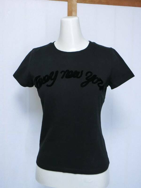 ★FOXEY NEW YORK フォクシー　ストレッチの効いた黒でパイルの大きなロゴが付いた半袖Tシャツ 38★