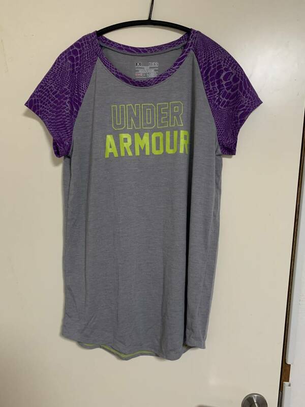 UNDER ARMOUR　アンダーアーマー　ラグラン半袖Tシャツ　グレー 150サイズ　男女共用　未使用品　送料無料　匿名発送