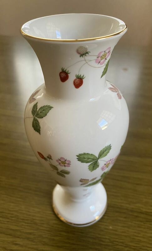 ウェッジウッド 、ワイルドストロベリー花瓶