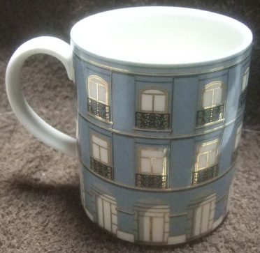 FrancFrancのマグカップ(高さ:9cm x 直径:8cm)。