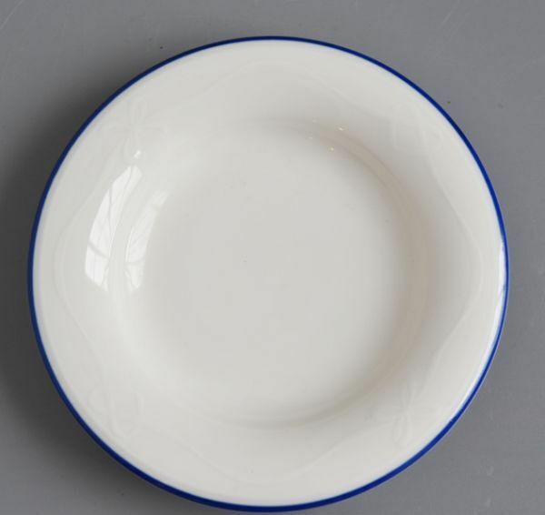 リボンのレリーフが可愛い ボーンチャイナ　ブルーライン　青の縁取り　リボンレリーフ　プチディッシュ　　小皿　11.8ｃｍ　パン皿 　1枚