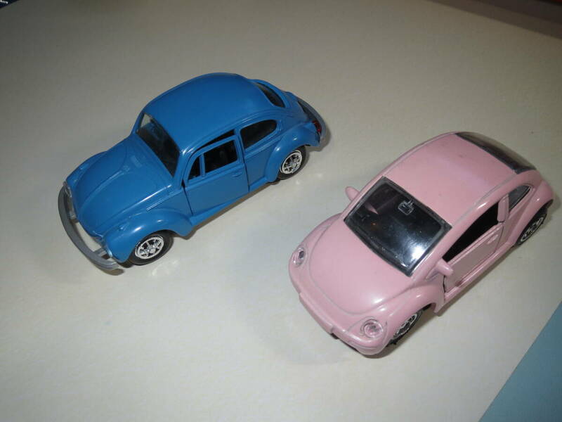 旧西ドイツ製　ガマミニ　VW1302 1/43（青）（ヴィンテージ/レア/絶番）/　中国製　VW (ピンク）