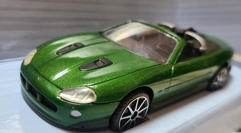 絶版！1/43スケール『007 ダイ・アナザー・デイ』（2002年）/ジャガーXKR/ダイキャスト