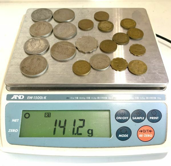 【外貨まとめて】香港　古銭　エリザベス女王　アンティークコイン　141g　現状品