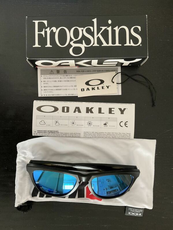 美品 OAKLEY FROGSKINS LITE オークリー　フロッグスキン　ブルーレンズ　定価24970円