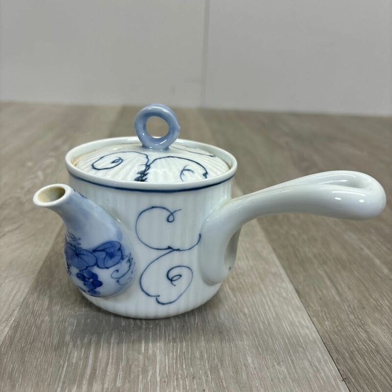 K114 有田焼 唐草ぶどう ステンレス 茶漉し付 軽量 急須 ティーポット 茶器 食器 緑茶 紅茶 ハーブティー　 陶器 日本製