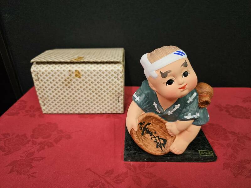 未使用　陶器　わらべ人形 安来節 飾り台付 箱入り 伝統工芸品　 置物 飾り物　サイズ約高さ16cm　ek-410y2