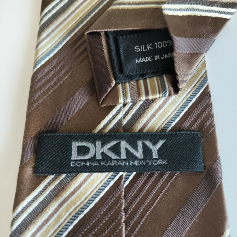 DKNY (ダナキャランニューヨーク)ブラウンベージュストライプネクタイ