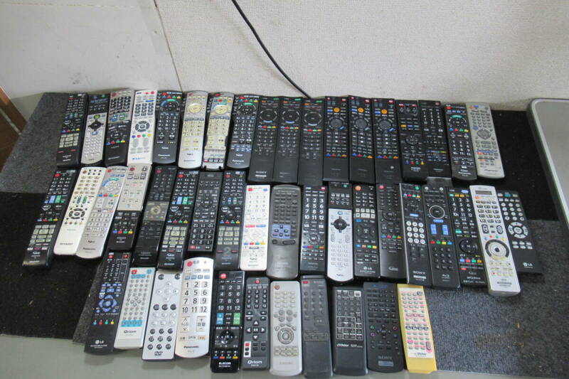 棚17.B1415 リモコン大量 テレビ リモコン SONY、SHARP、Panasonic、LG、AQUOS 、 Victor、HITACHI、TOSHIBA、 48本セット 現状品