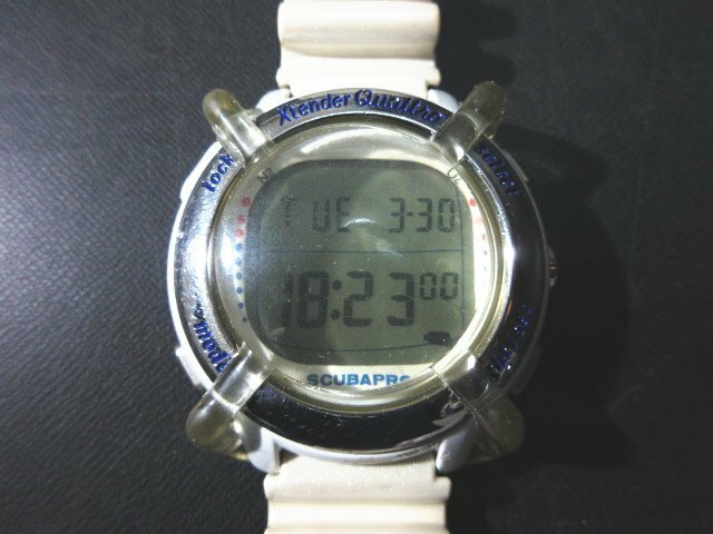 Y265◇スキューバプロ エクステンダークアトロ ダイブコンピューター クォーツ メンズ腕時計 DW40-4A10 デジタル ホワイト 稼働品 /