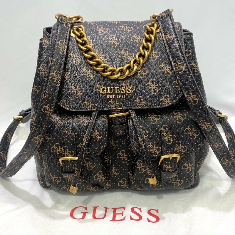 美品 GUESS EST 1981 Backpack ゲス バックパック 現状品お渡し 人気 外ポケット モノグラム こげ茶色 ブラウン系 チェーン 人気 格安S2519