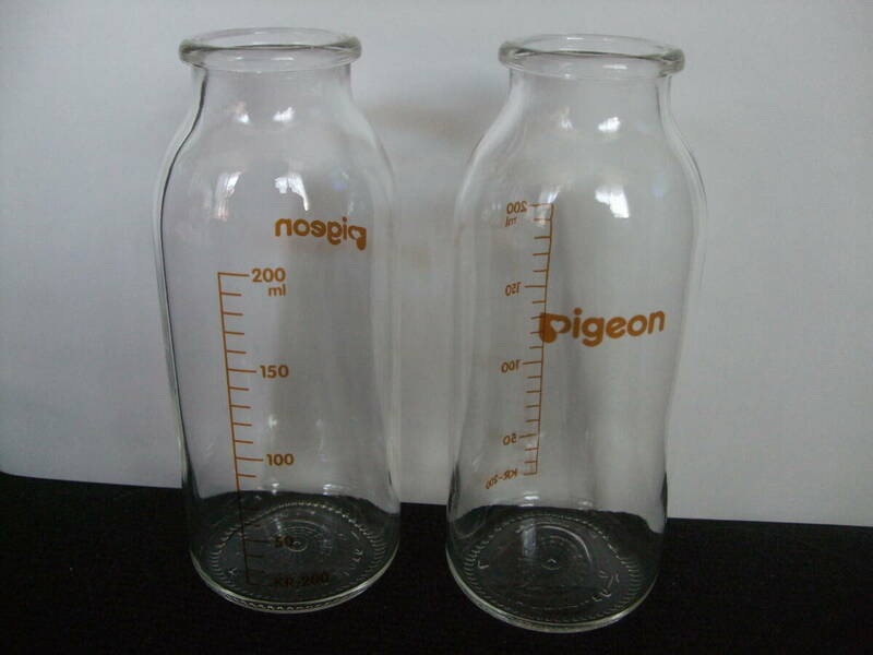 Pigeon　ガラスのボトル　計量メモリ付き　2本