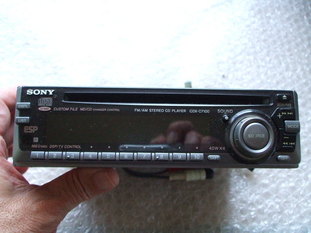 SONY CDX-C7100 AM FM CDデッキ ジャンク扱い