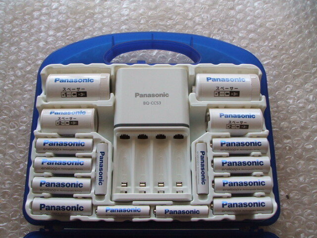 送料格安 持ち運びしやすい Panasonic エネループ 充電器セット K-KJ53MCC84 ⑰ ジャンク扱い