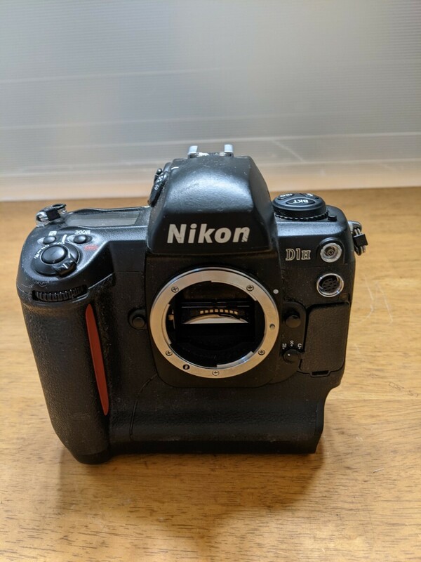 IY1140 Nikon D1H 一眼レフカメラ ボディ/ニコン 動作未確認 現状品 JUNK