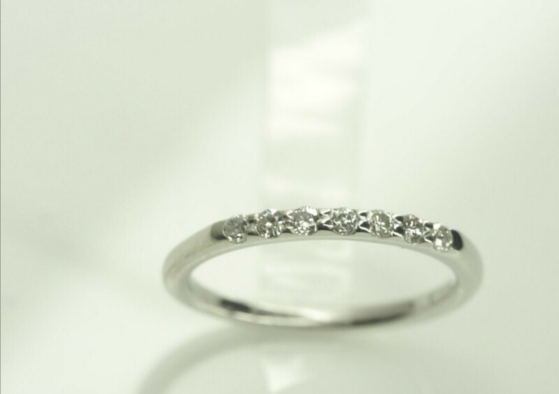 ◆可愛いダイヤハーフエタニティピンキーリング指輪　Pt900 D0.1ct 2号