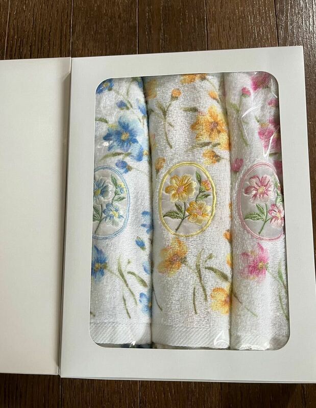 新品未使用　厚地フェイスタオル　花柄刺繍入　３枚セット　 日本製