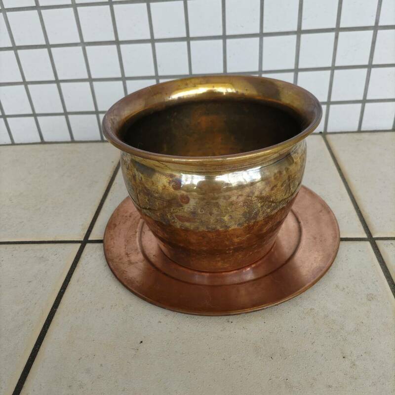 Brass(真鍮)製のポット、銅製の皿、中古品