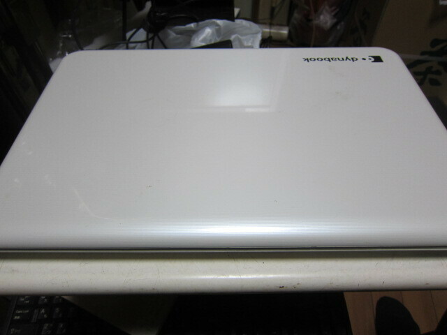 TOSHIBA dynabook T654/57KW PT65457KBXW Core i3-4005U 1.7GHz/8GB/750GB/ブルーレイ/タッチパネル/ラップトップ部に難あり