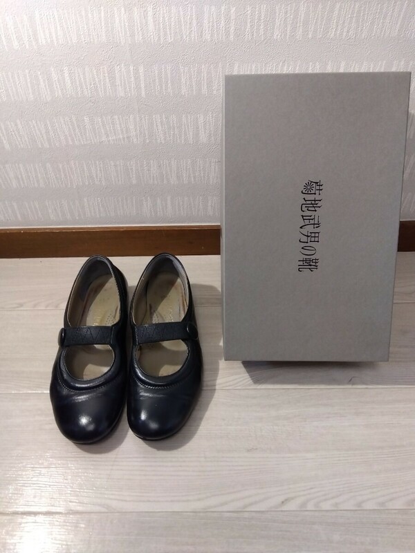 【F447】 菊地武男の靴 レザー パンプス ヒール シューズ 22.0cm EEE ブラック レディース