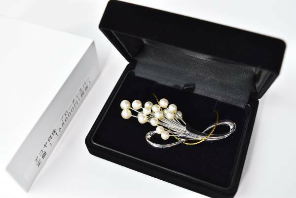 お洒落品　 日本 アコヤ真珠 昔デザイン 銀ブローチ １３g 高級逸品
