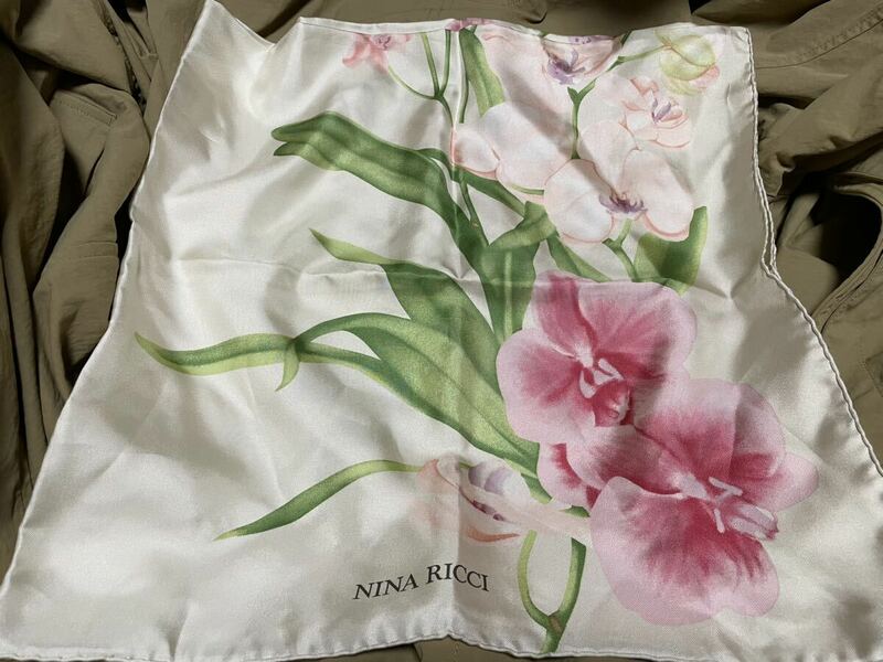 ☆☆ニナリッチのシルクスカーフ .蘭の花柄☆☆