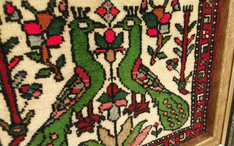 緑の孔雀◆オススメ逸品◆ペルシャ絨毯 バルーチ産 ウール 額装 素朴な味わい
