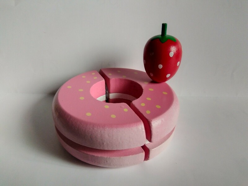 マザーガーデン　 木製玩具　ドーナツ　いちごのピック　デザート　食べ物　マジックテープ仕様　野いちご　おままごと