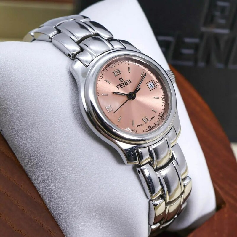 ◆美品 稼働 FENDI 腕時計 外箱付 210L サーモンピンク デイト d