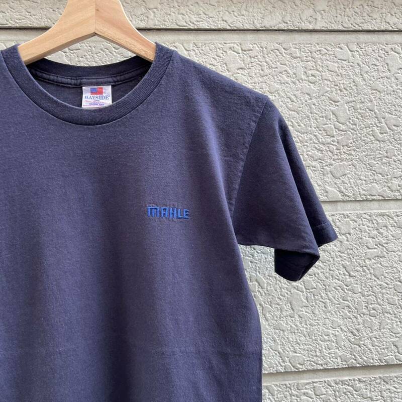 USED USA製 ネイビー 刺繍 ワンポイント 半袖Tシャツ BAYSIDE 紺色 アメリカ製 古着 vintage ヴィンテージ Sサイズ MAHLE