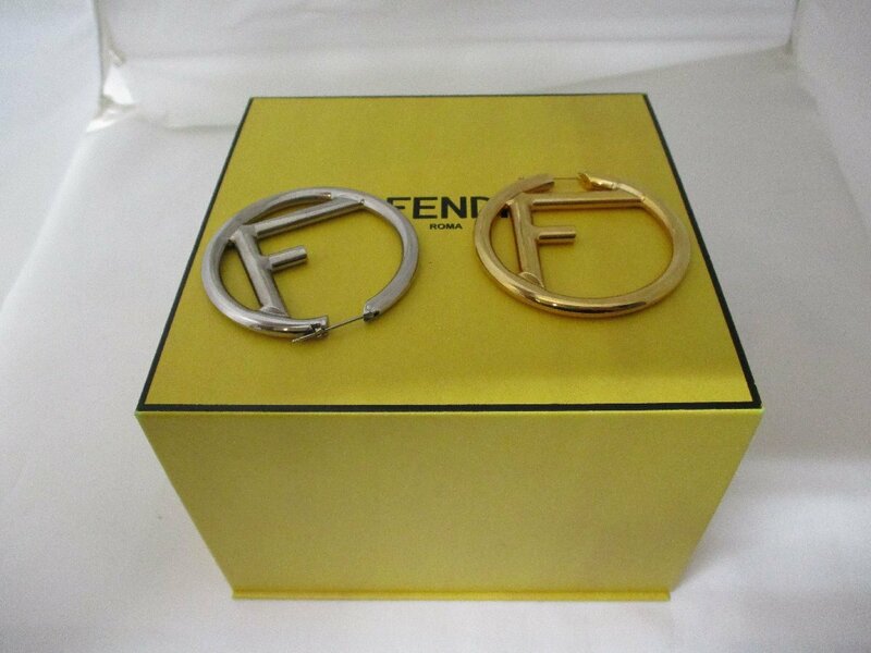 【美中古】フェンディ　FENDI　Fロゴ　ピアス　ゴールド&シルバー