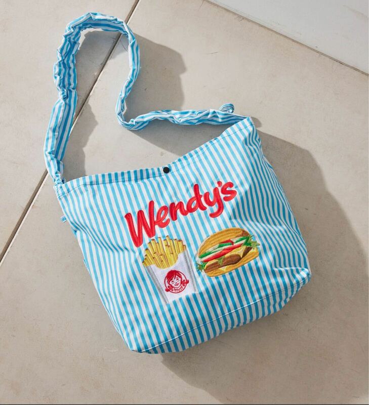 未使用 新品【Wendy's(ウェンディーズ)コラボ第二弾！】刺しゅうクロスショルダーバッグ 軽量 青い