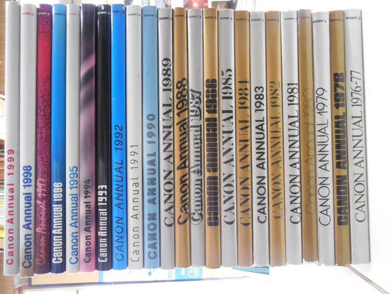 canon Annual 1976-77～1999迄の23冊組です。 キャノンファン キャノン年鑑 キャノン歴史 (76-77)～(99)迄23冊揃っています
