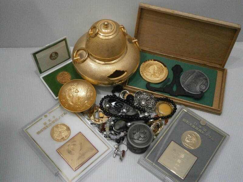 283A　メッキアクセサリー　メッキ杯　メッキ香炉　記念メダル　おまとめ　総重量約1.6Kg