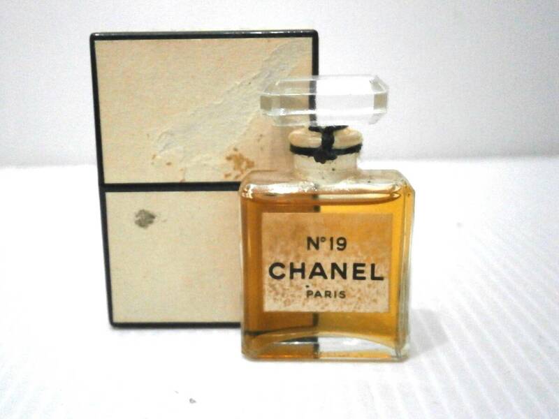 539　CHANEL シャネル No19 オードパルファム 7ｍｌ香水 フレグランス 化粧品 コスメ ボトルタイプ レディース