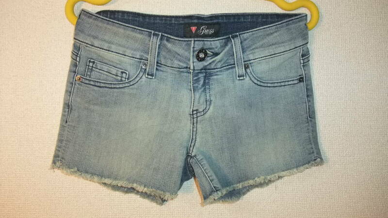 ★GUESS JEANS★アメリカ ゲスジーンズレディースショートパンツUSサイズ27ウエスト約80Cm デニムジーパン USED IN JAPAN　ゲスジーンズ