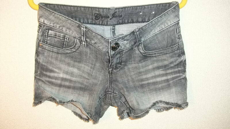 ★GUESS JEANS★アメリカゲスジーンズレディースショートパンツUSサイズ26ウエスト約81Cm デニムジーパン ゲスジーンズUSED IN JAPAN