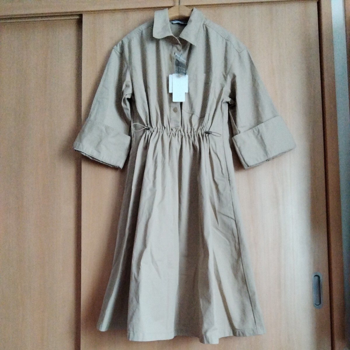 未使用タグ付き　ユニクロ JW ANDERSON　コットンギャザーワンピース　ベージュ　Ｍ
