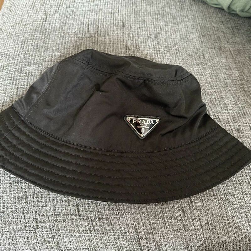 プラダ　PRADA ブラック　サイズM 帽子