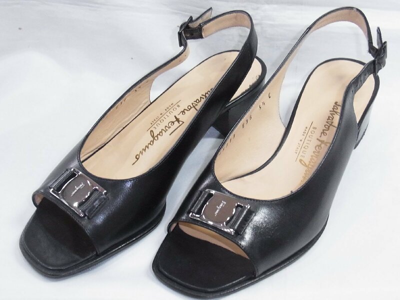 フェラガモ Ferragamo ヴァラ サンダル レディース レザー ブラック ５ハーフ号（23㎝） 良品