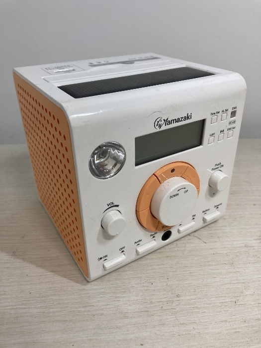 D2d YAMAZAKI エコキューブラジオ YE-3700 オレンジ 防災 災害 ソーラー発電 通電確認済み 中古現状品