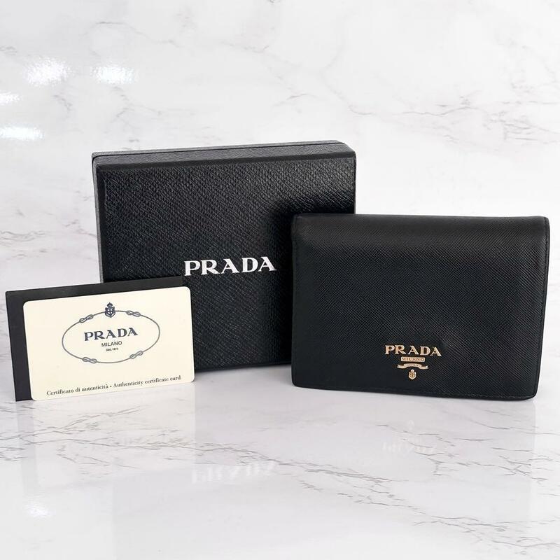 《大特価！》 プラダ PRADA 二つ折り財布 ブラック サフィアーノ レザー 4424035