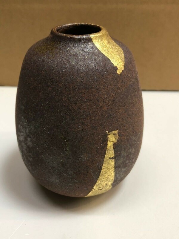 HG428 送料無料 九谷焼　 灰釉金彩 小壺、花器、花瓶