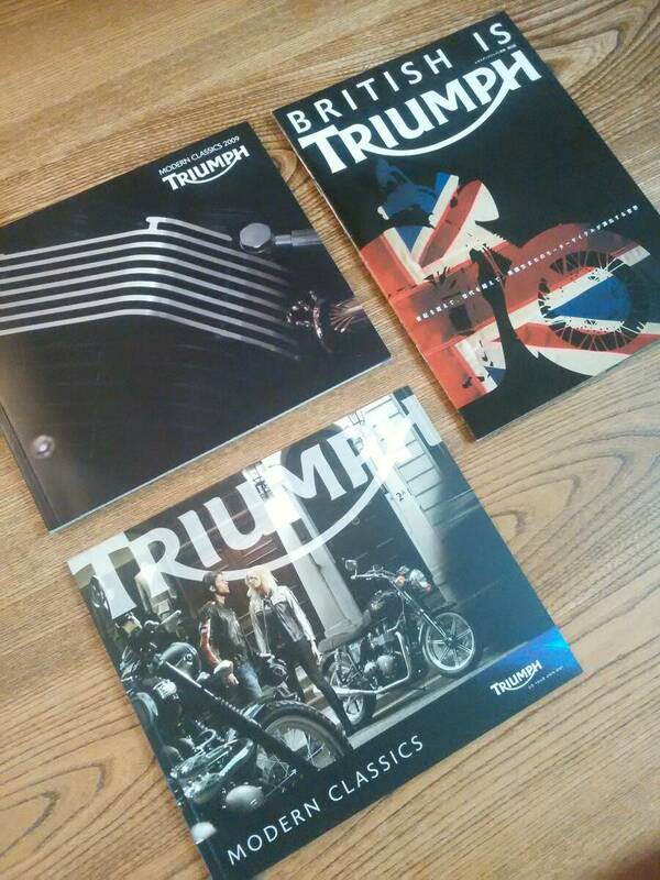 トライアンフ（バイク）カタログ2冊（2009/2010）＆ 小冊子「BRITISH IS TRIUMPH」