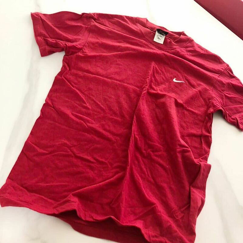 ◆◆◆ NIKE ナイキ　半袖Tシャツ 未使用に近い　レッド Sサイズ