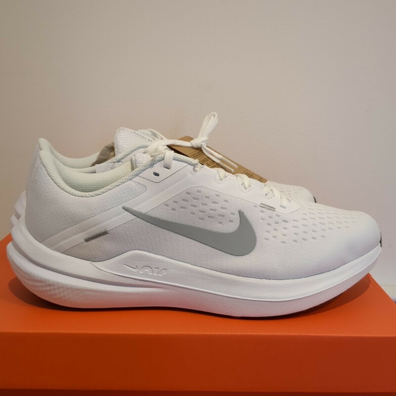 27.0 新品　NIKE AIR WINFLO 10 ホワイト