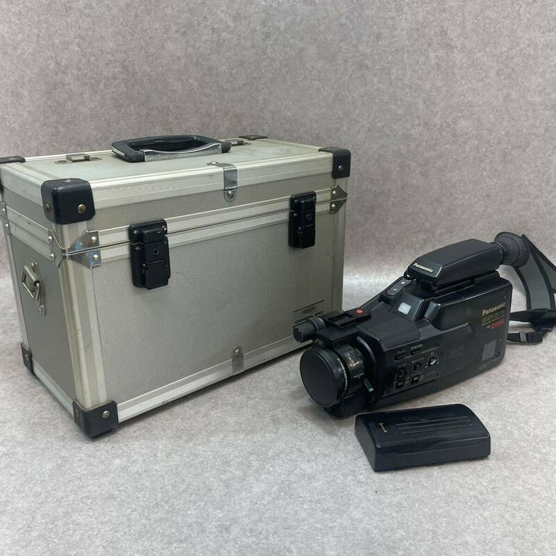 C6026★PANASONIC　S-VHS　ビデオカメラ　NV-M50 ケース付き