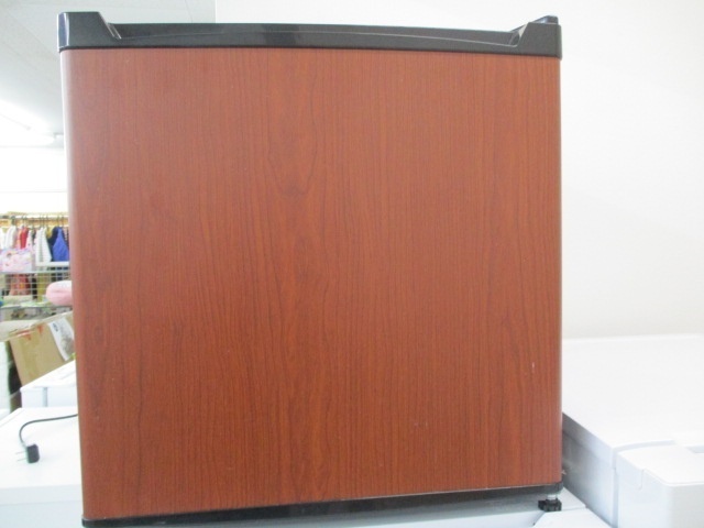 2023年製 株式会社オーヤマ アイリスプラザ 1ドア 冷蔵庫 46L 右開き (幅47cm) 木目調 ダークウッド PRC-B051D-M 美品