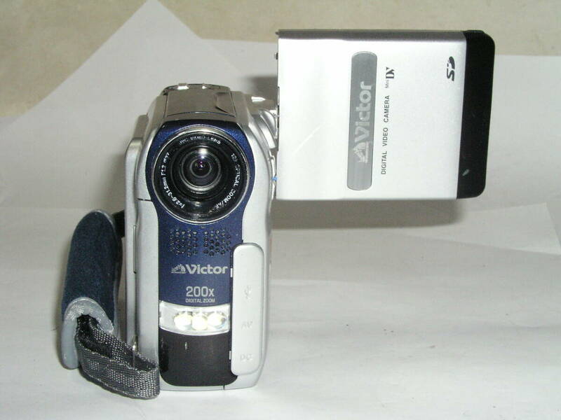 6171●● Victor GR-DX97、MmniDVテープ式ビデオカメラ、液晶パネルに目立つ傷はありません74