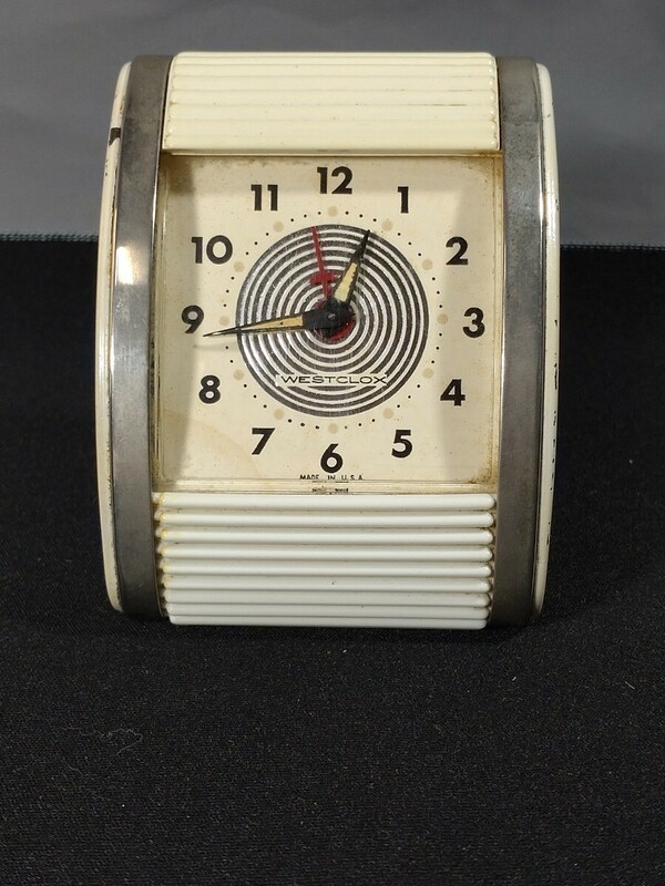 Westclox アンティーク Made in USA 1950年代初期　アメリカ製です。 手巻き 置時計 目覚まし時計 。カチカチ動いていますアラームもOKです